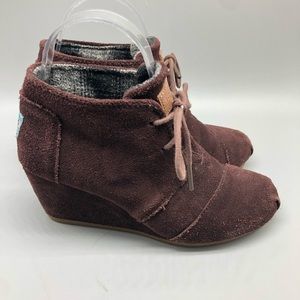 Tom’s brown desert suede lace-up wedge booties